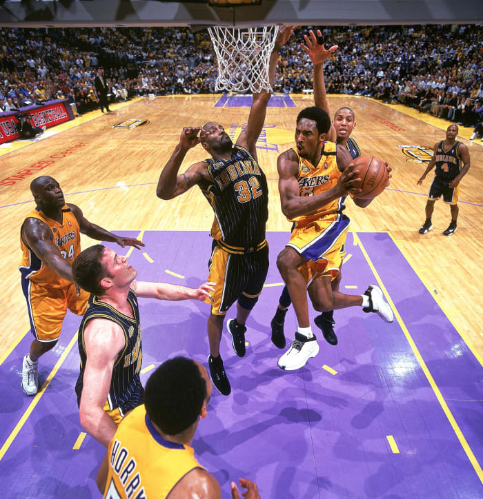 2000 0619 Kobe Bryant Dale Davis 00132